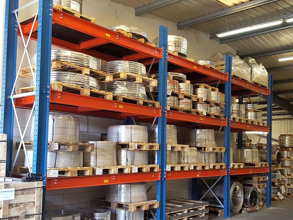 Pallet racking system with small heavy pallet loads
